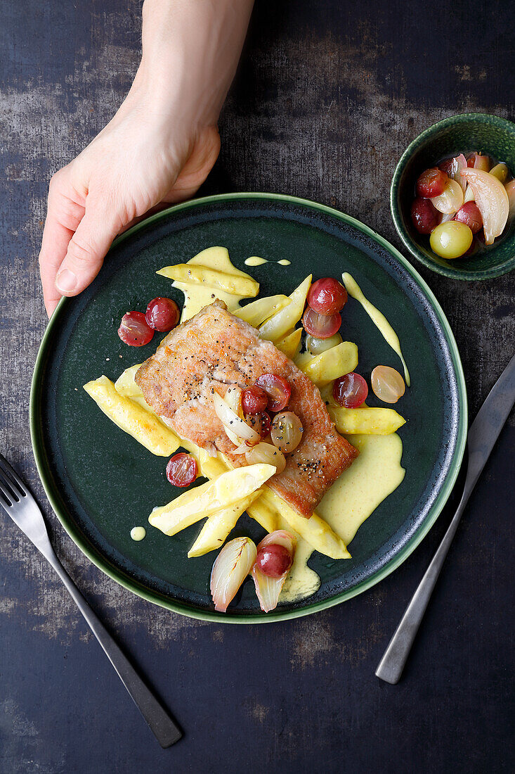 Fillet of carp with grapes and salsify