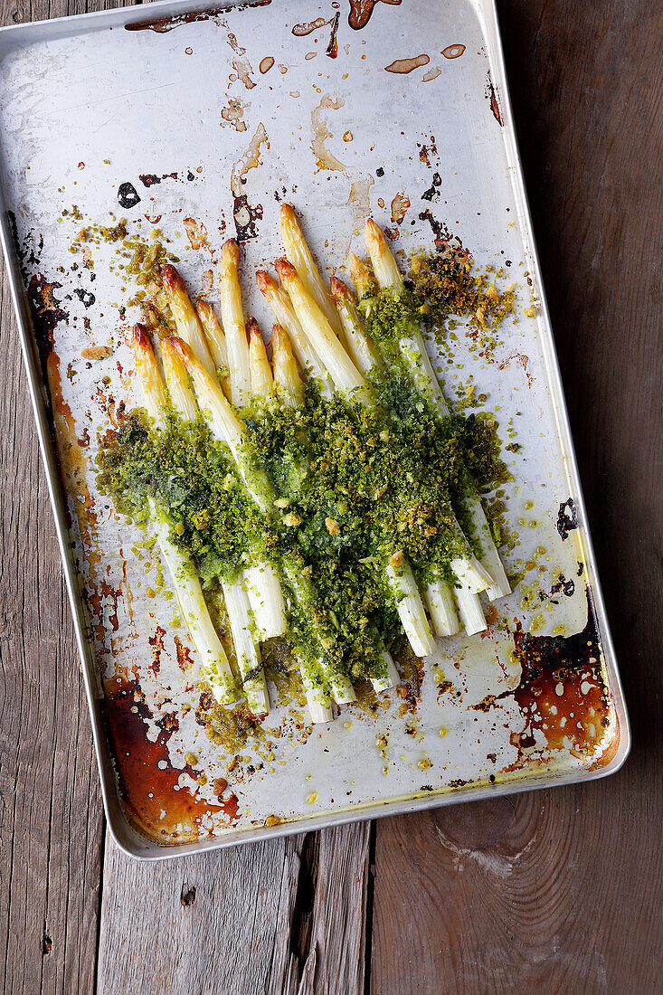 Asparagus with lemon and herb crust