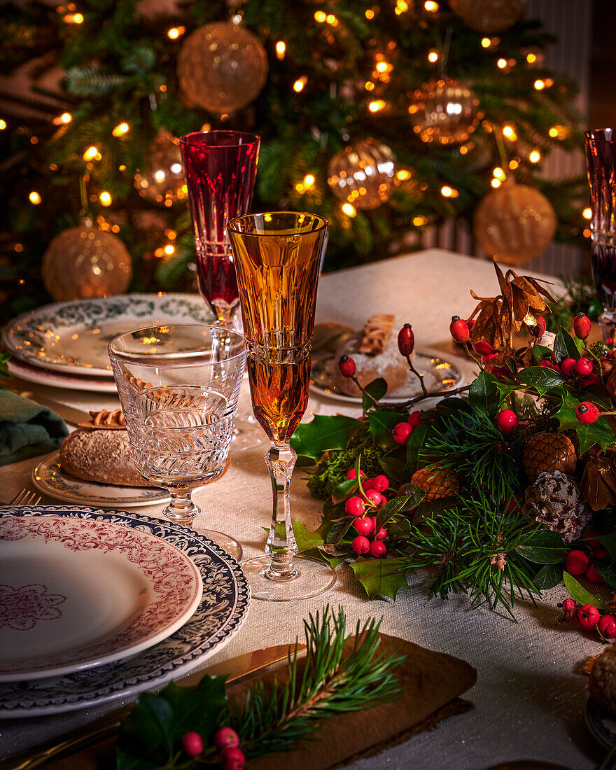 Festlich gedeckter Tisch zu Weihnachten