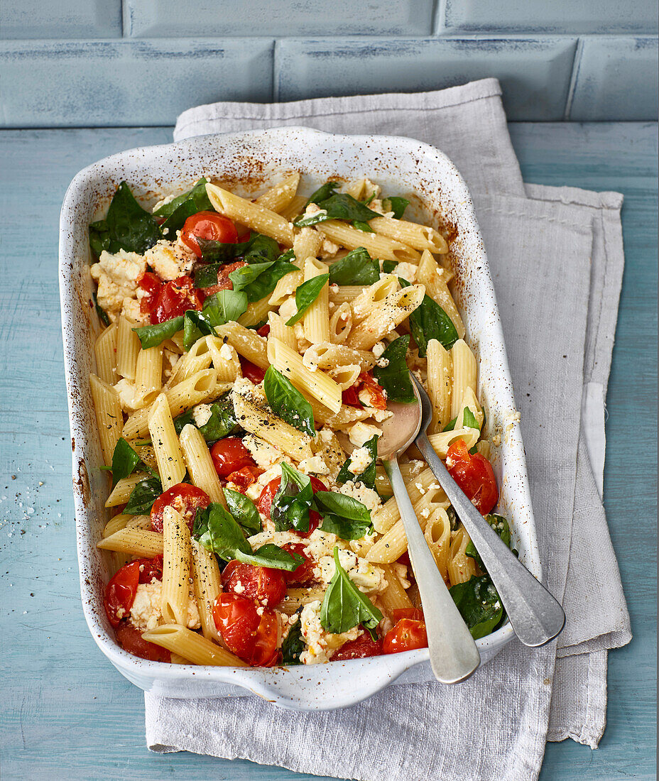 Oven pasta 'Tiktok style' with feta cheese