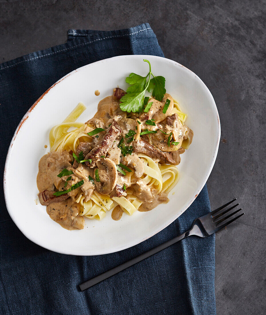 Tagliatelle with sliced beef in mustard-cream sauce