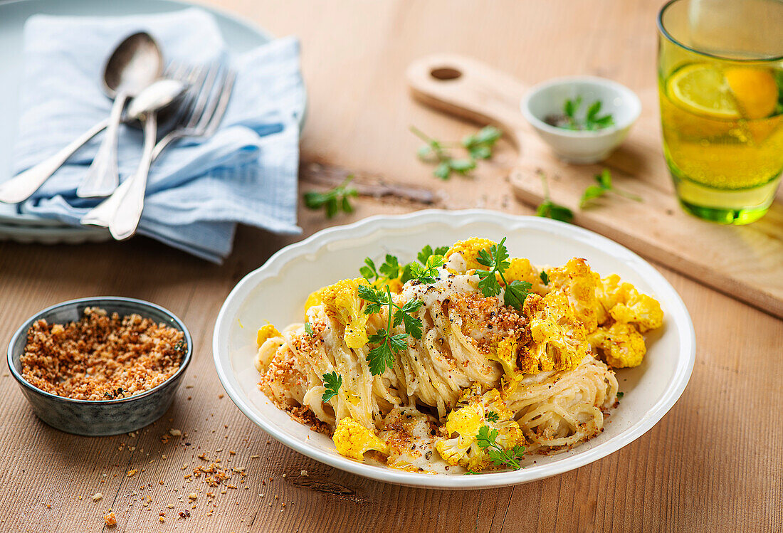 Spaghetti with cauliflower and butter crumbs