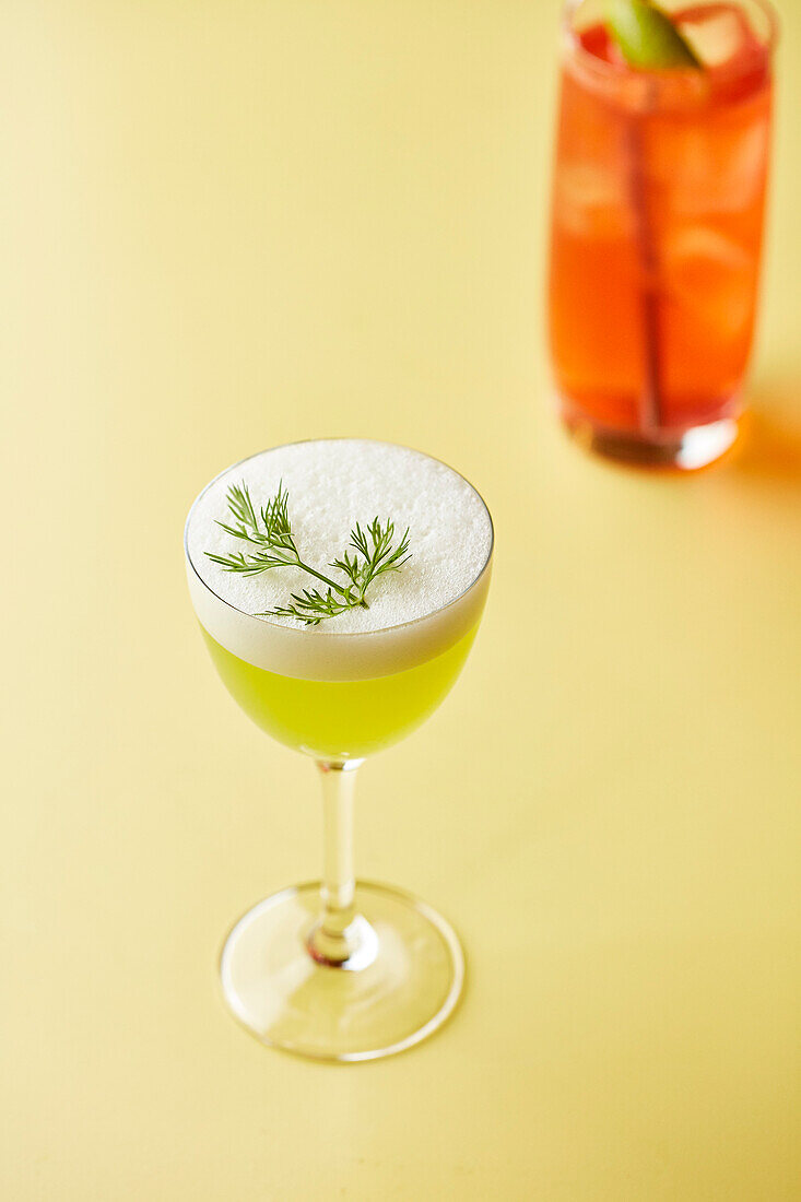 Sommercocktail mit Dill