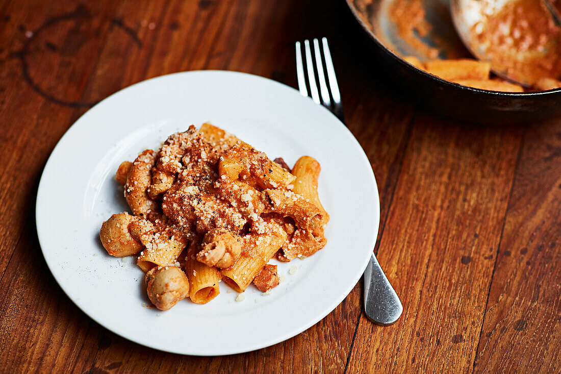 Tomatennudeln mit Parmesan