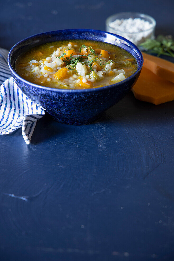 Wurzelgemüsesuppe mit Grütze