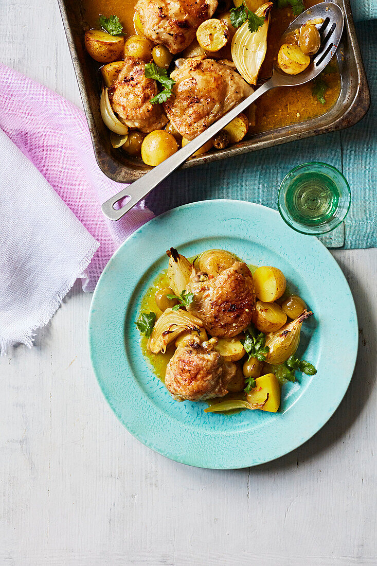Oven chicken with fennel, olives and potatoes