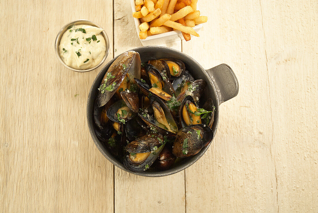Belgian mussels with French fries and mayonnaise