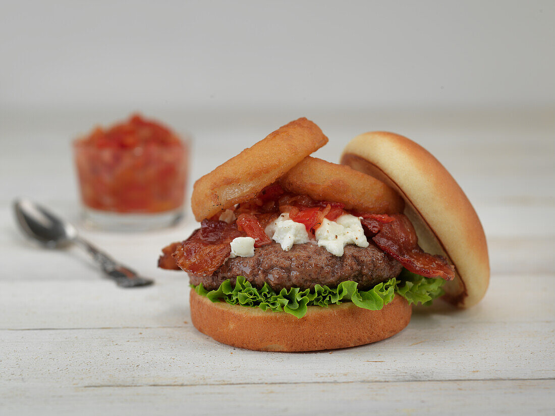 Burger with bacon and goat's cheese