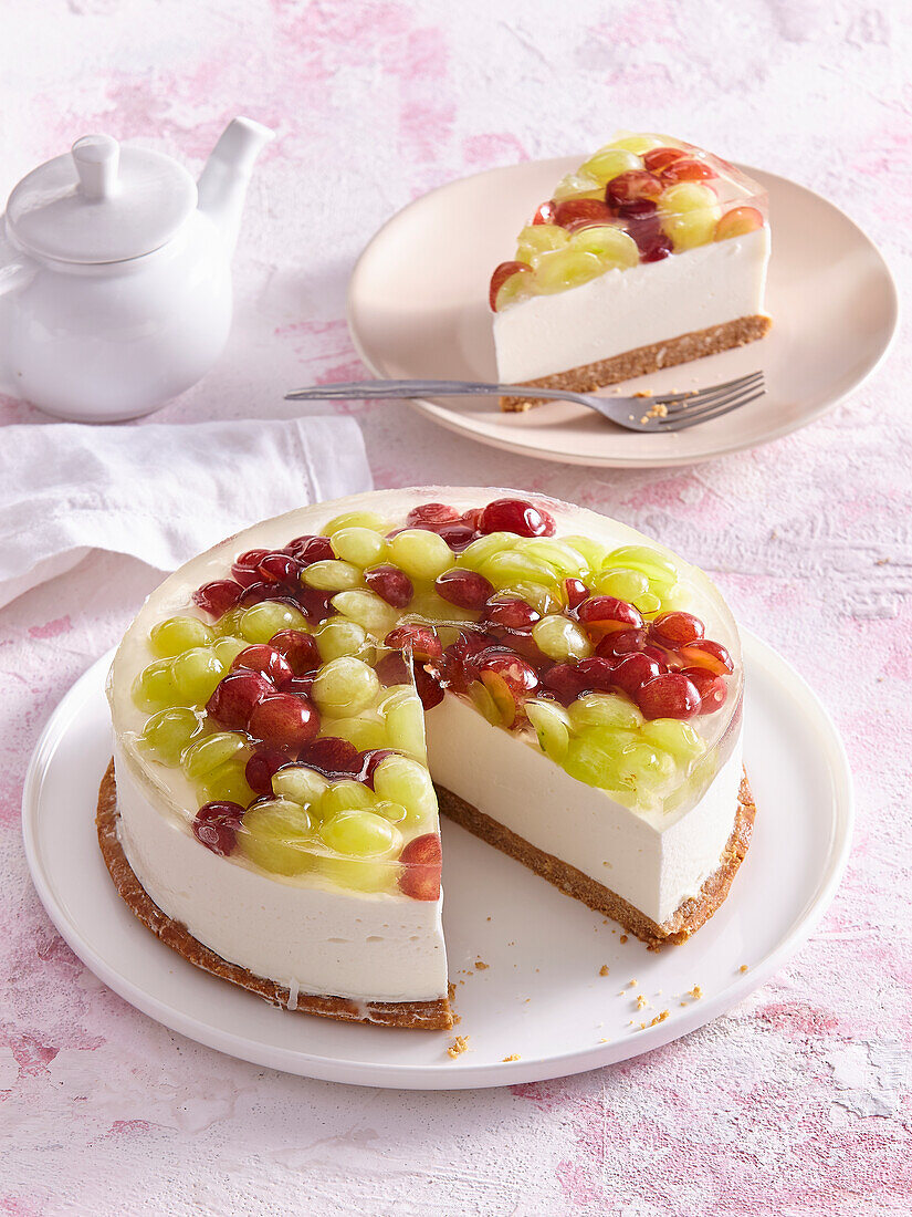 Cream cheese tart with grapes