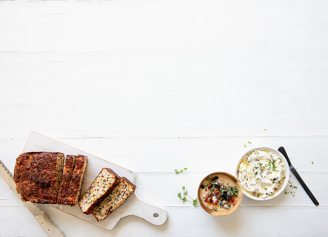 Low-carb bread with two kinds of spreads