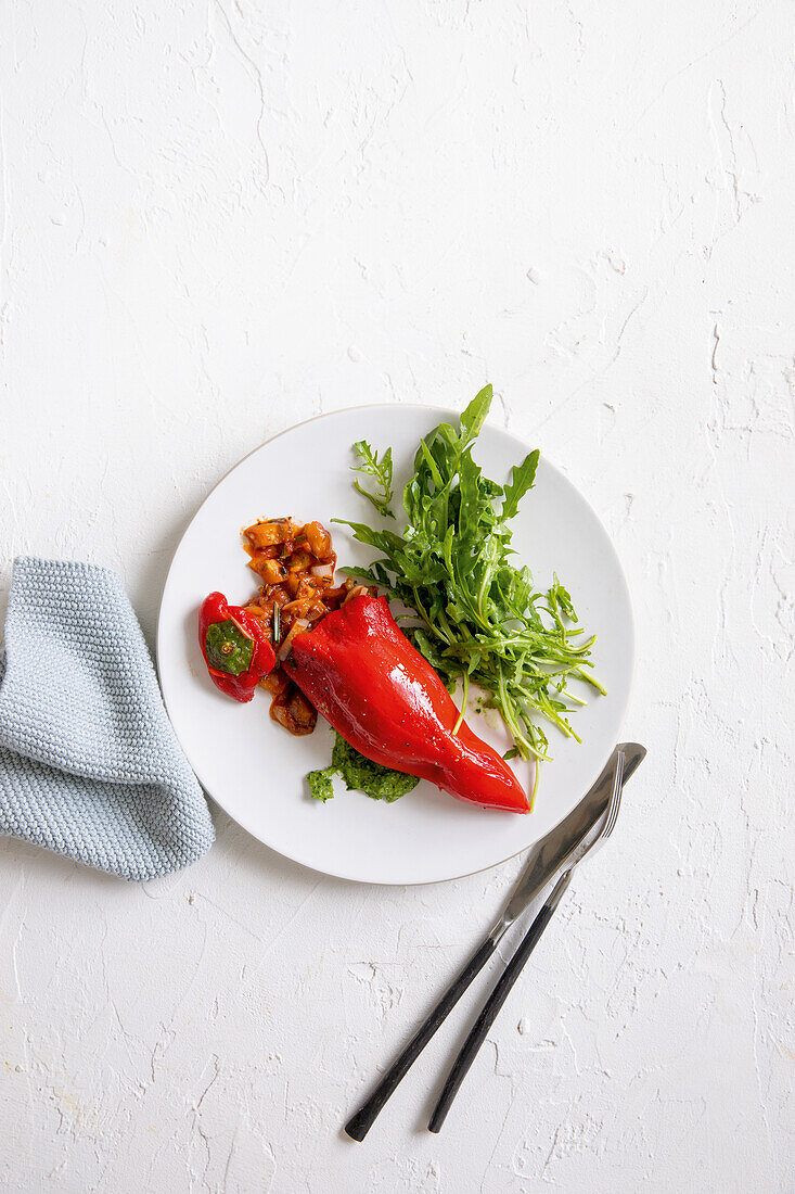 Stuffed pointed peppers with two kinds of rocket salad