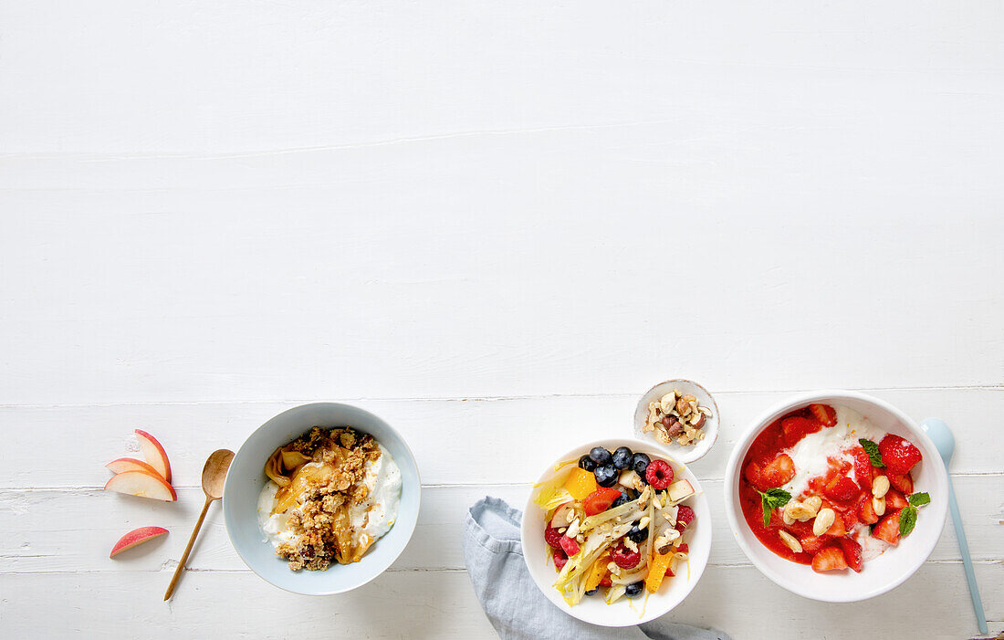 Obstsalat, Joghurt mit Erdbeeren, Vanillequark mit Äpfeln