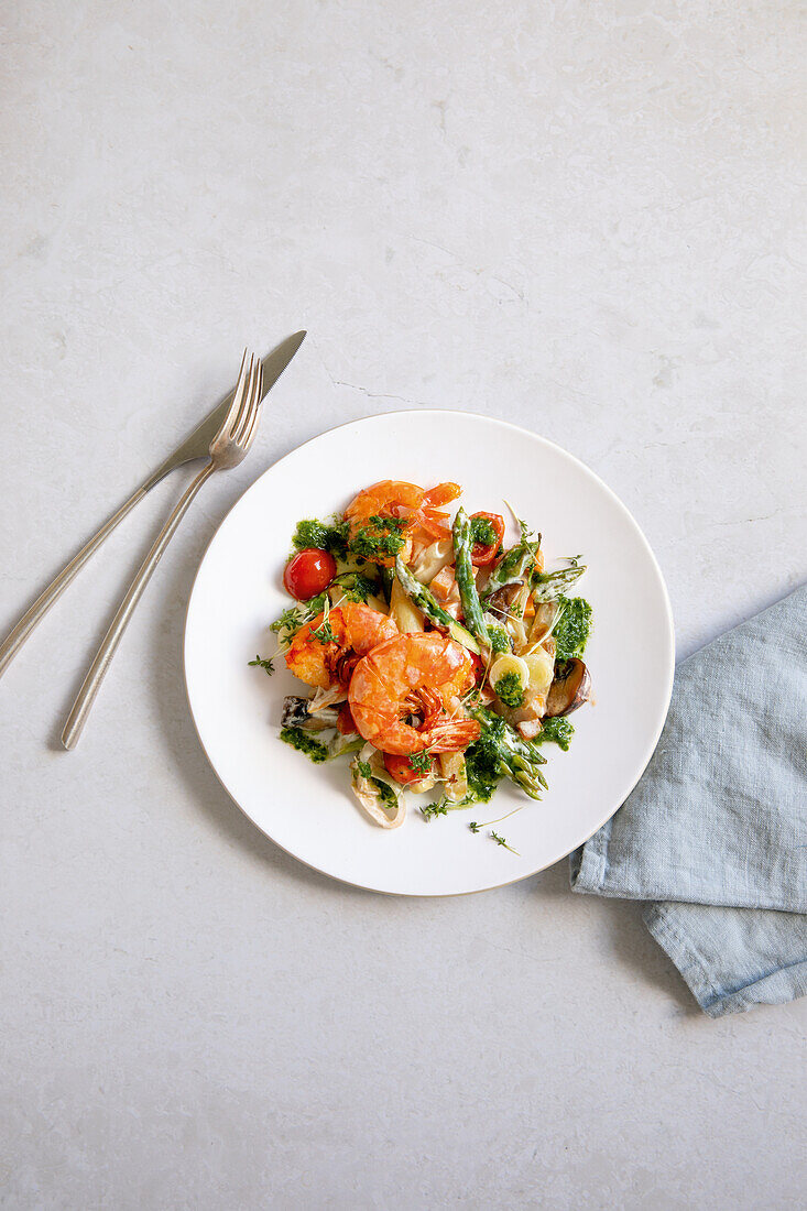 Asparagus shrimp fricassee with herbs