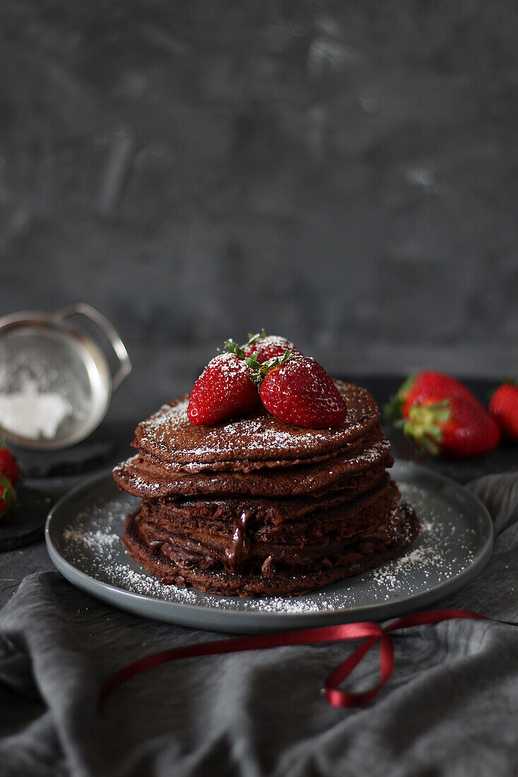 Schokoladenpancakes mit Erdbeeren