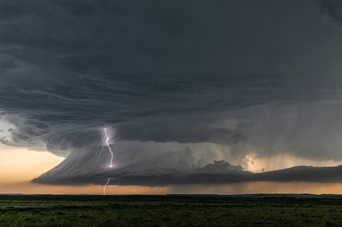 Supercell thunderstorm Montana, Texas, USA
