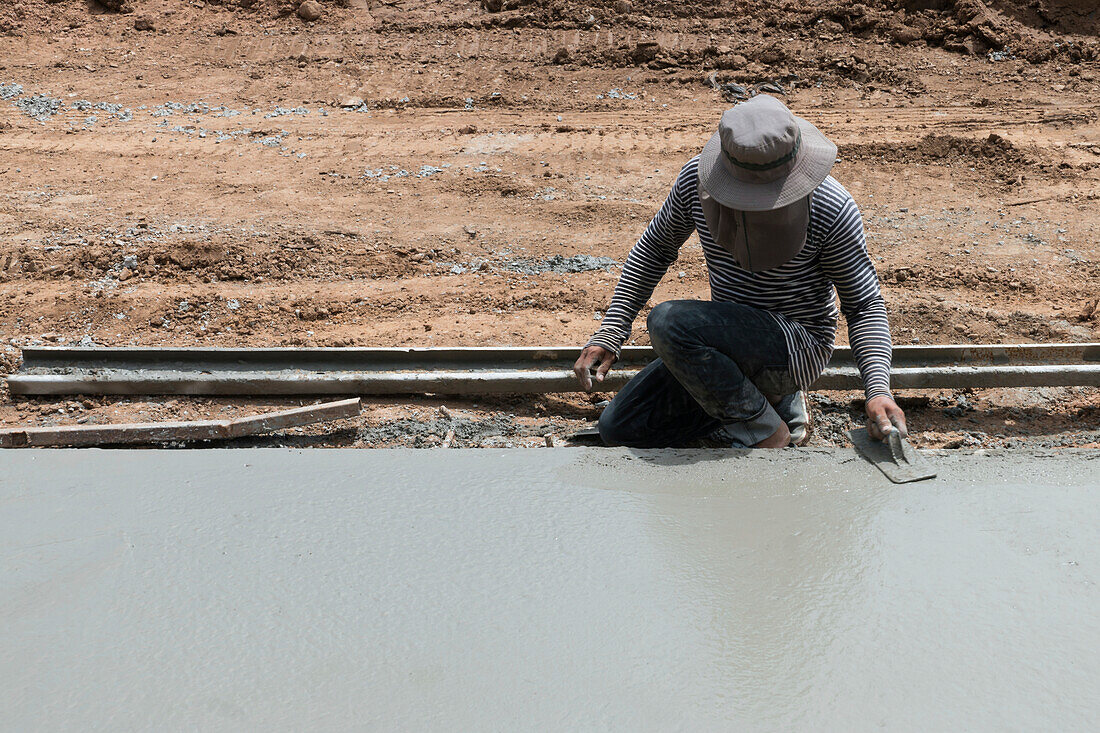 Levelling cement