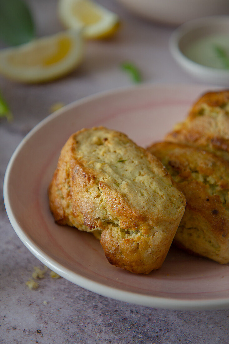 Biscotti mit Zitrone und Basilikum