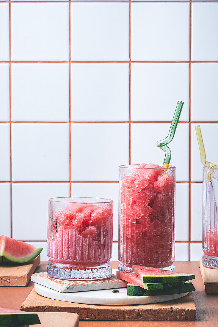 Wassermelonen-Slushie mit Wodka und Rosenwasser