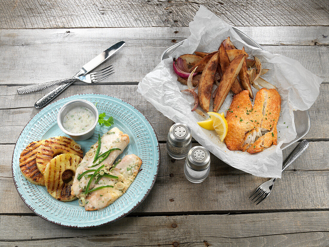 Tilapia mit Ananasscheiben und mit Kartoffelwedges