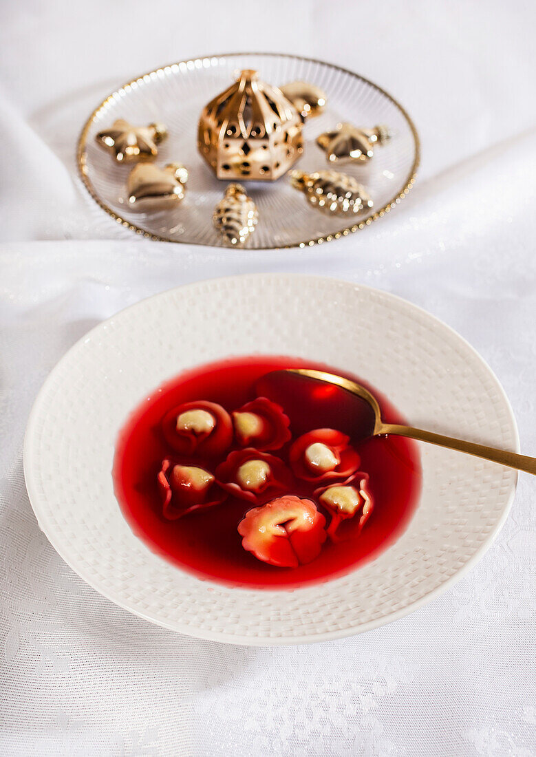 Beetroot soup with tortellini