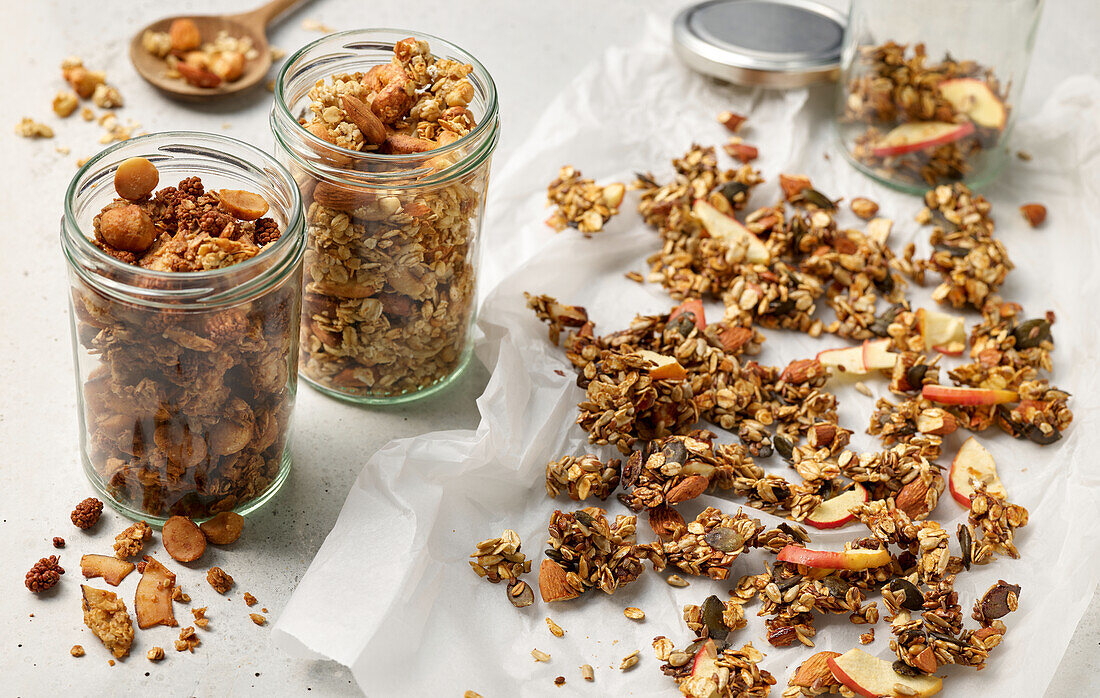 Granola-Trio mit Apfel, zuckerfrei und Kokos