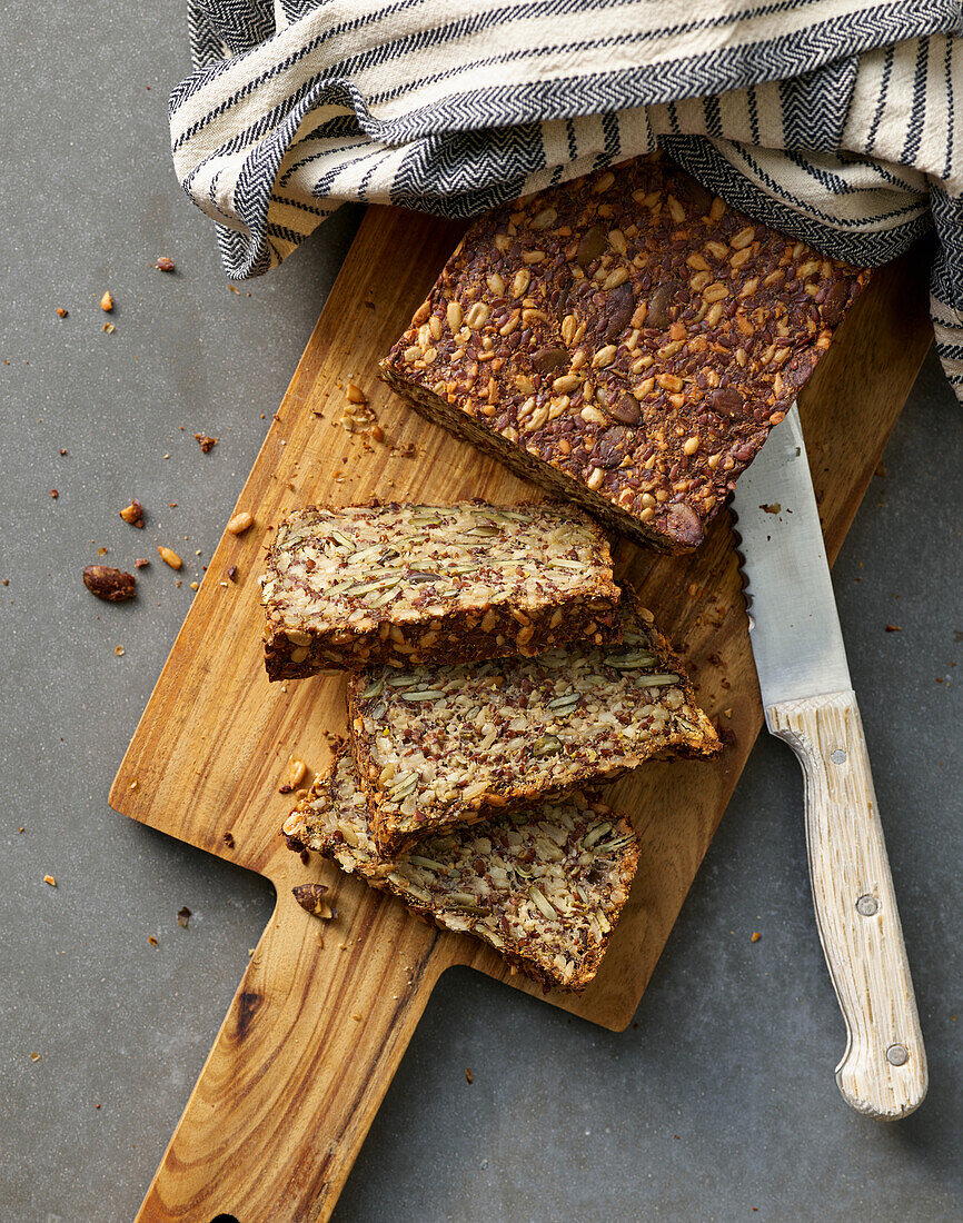 Low-carb seed bread