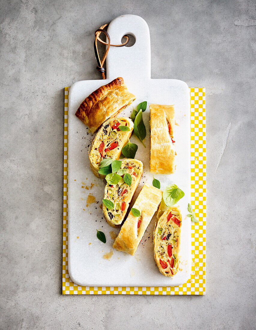 Gemüsestrudel mit Fenchel und Kräutern