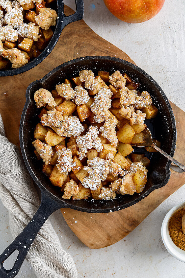 Apple cinnamon oat crumble