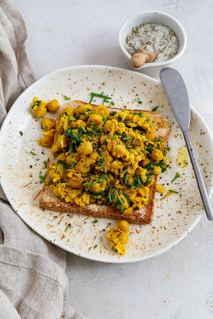 Chickpea scramble with spinach