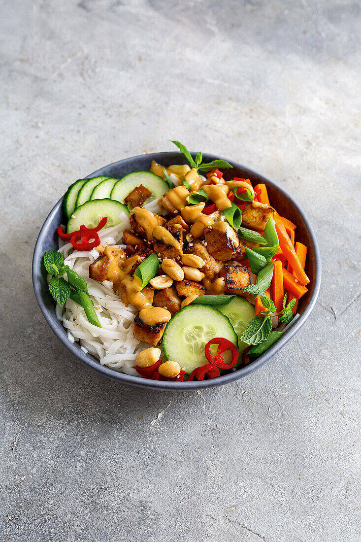 Rice noodle salad with spicy peanut sauce
