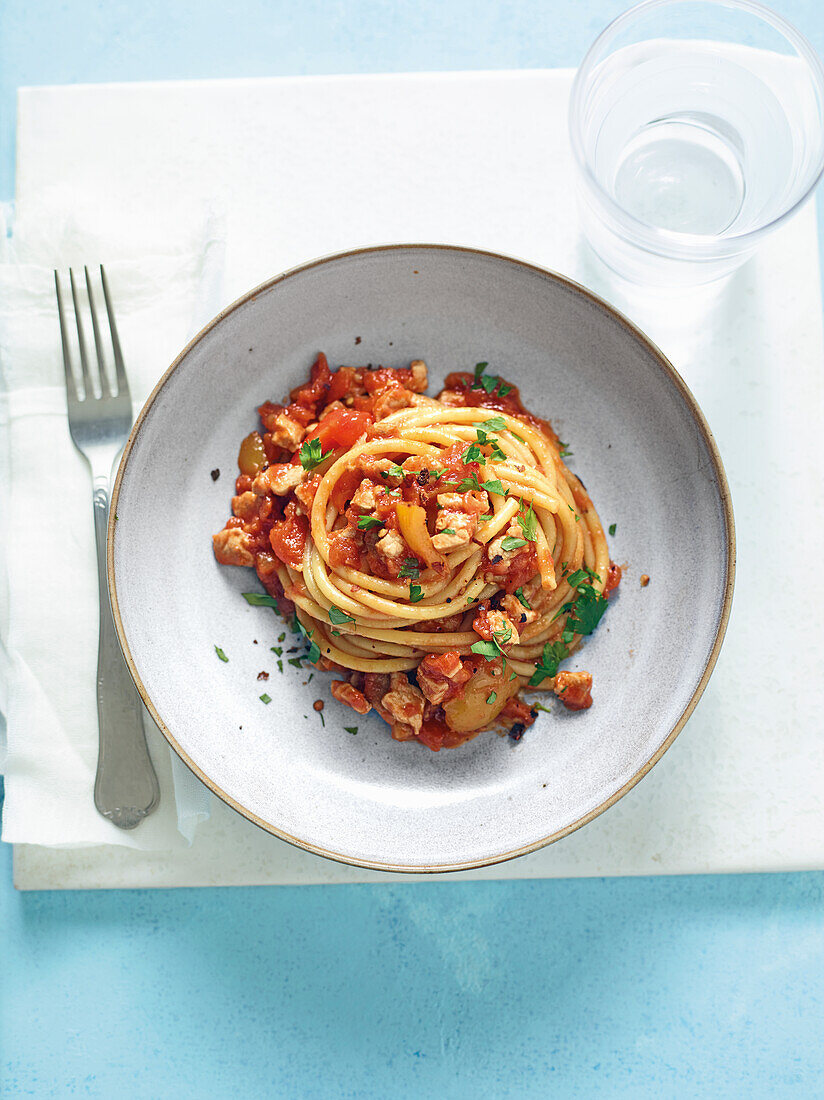 Bucatini in Schweinfleisch-Tomatensauce