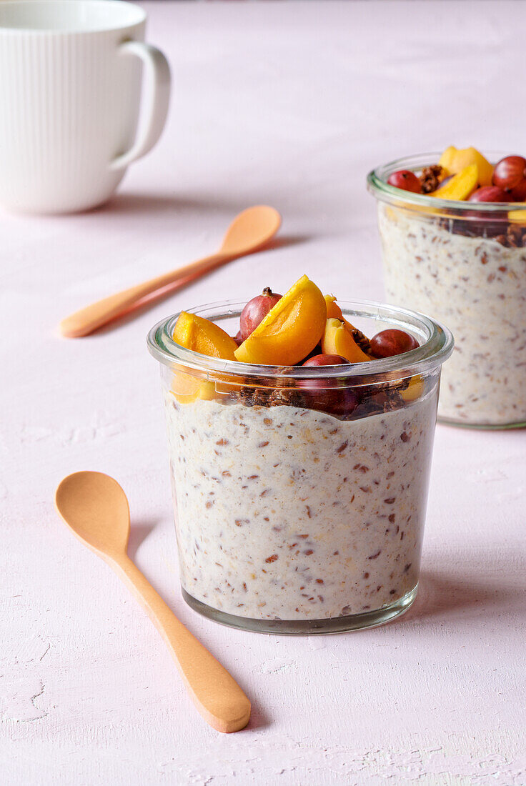 Overnight Oats with Flaxseed and Fruit