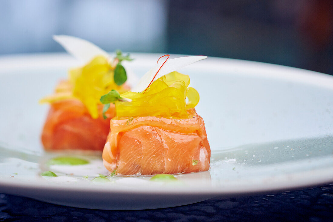 Salmon with papaya and watercress