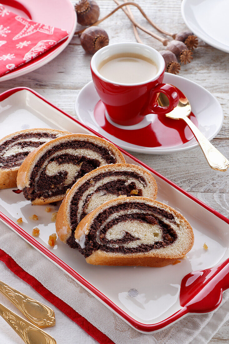 Yeast roulade with poppy seed filling