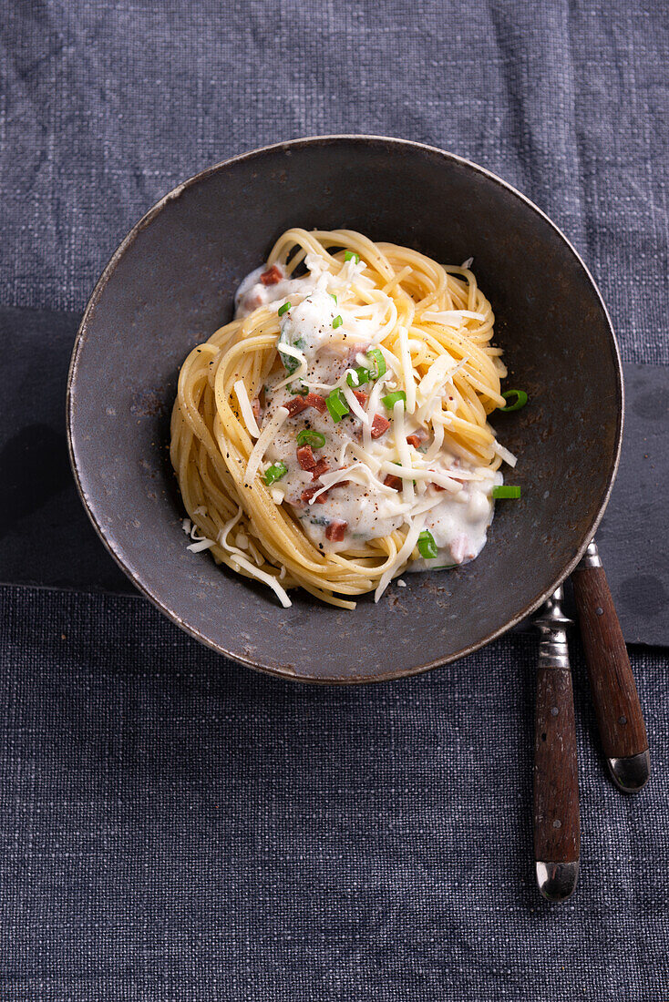 Spaghetti with vegan carbonara sauce