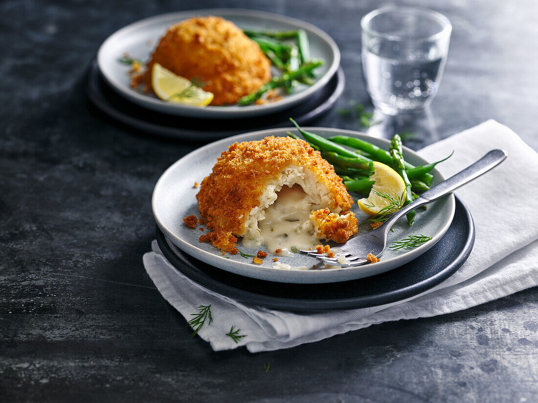 Veganer Puffer gefüllt mit schmelzendem Käseersatz