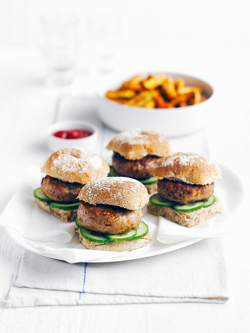 Putenburger mit Süßkartoffelchips