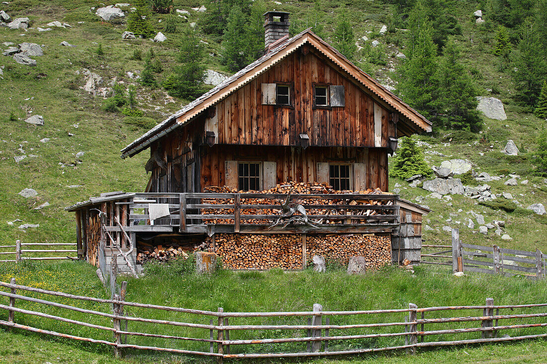 Alpenländisches Holzhaus