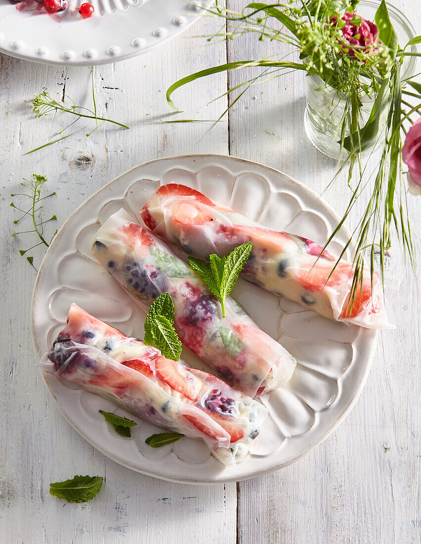Sweet summer rolls with fruit
