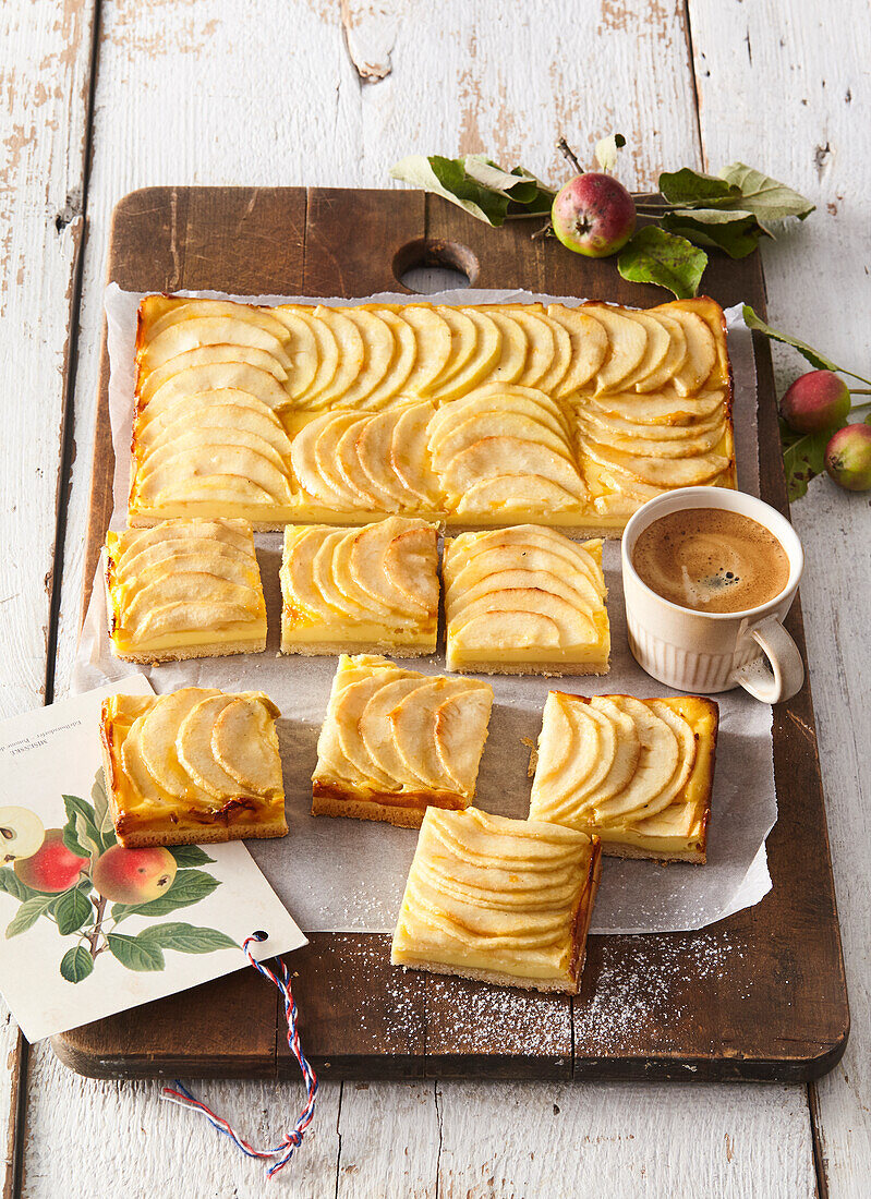 Apple tray cake with custard cream