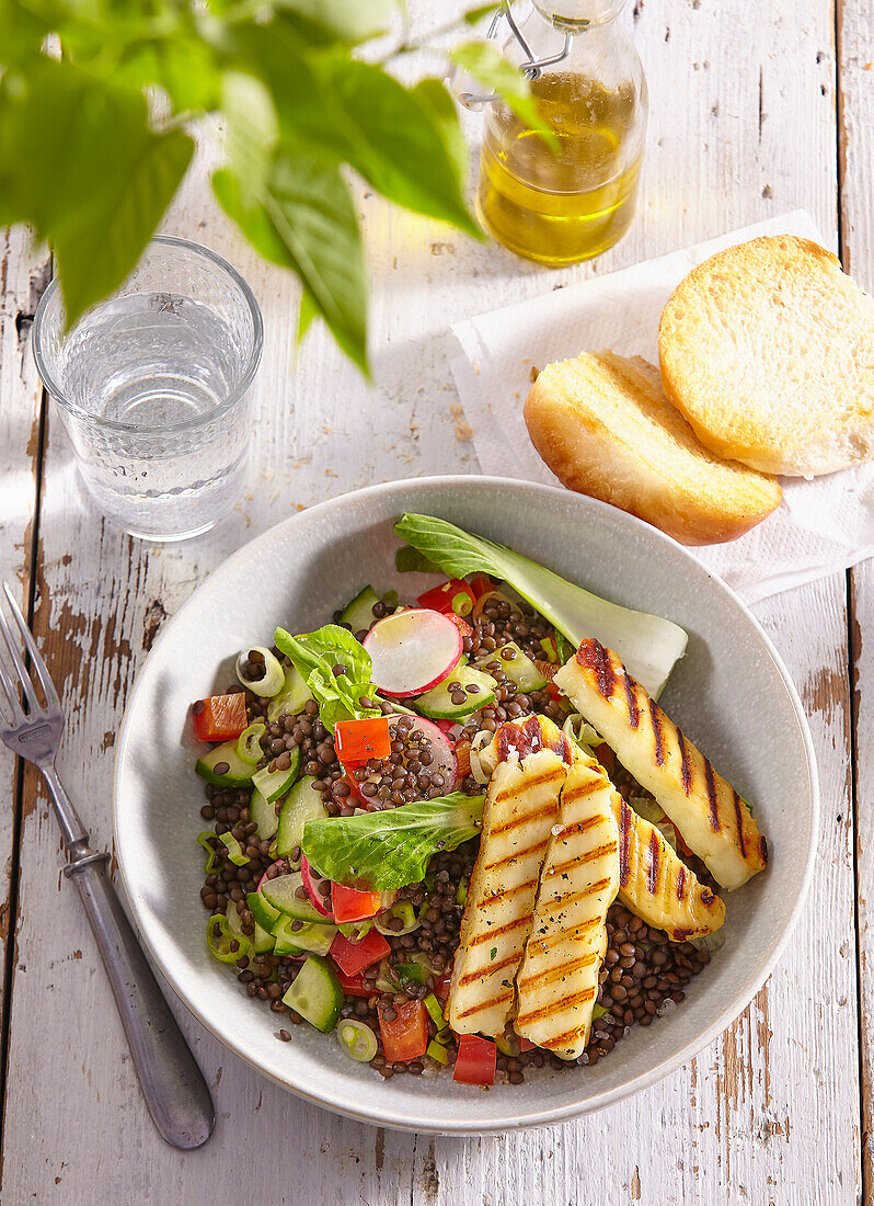 Lentil salad and grilled halloumi