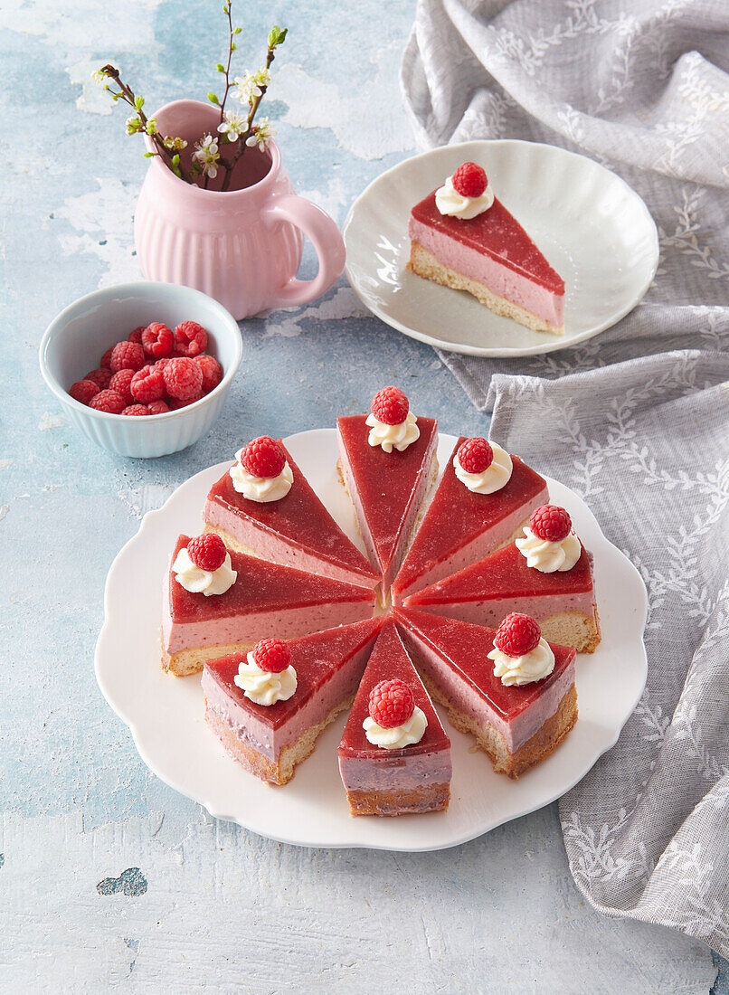 Light raspberry cake