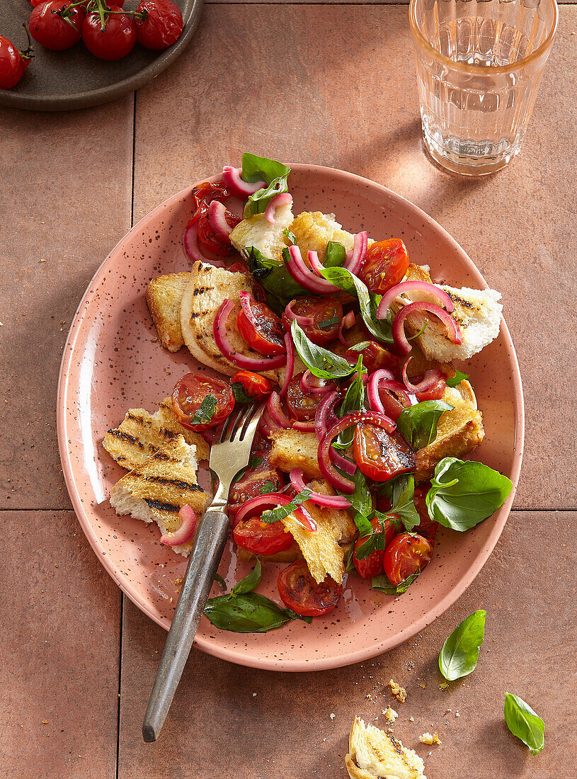 Fresh tomato salad with baked croutons