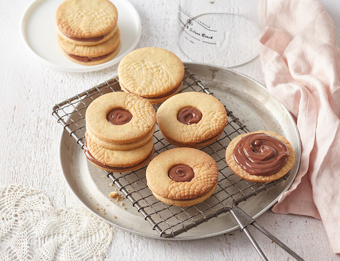 Linzer cookies with chocolate spread