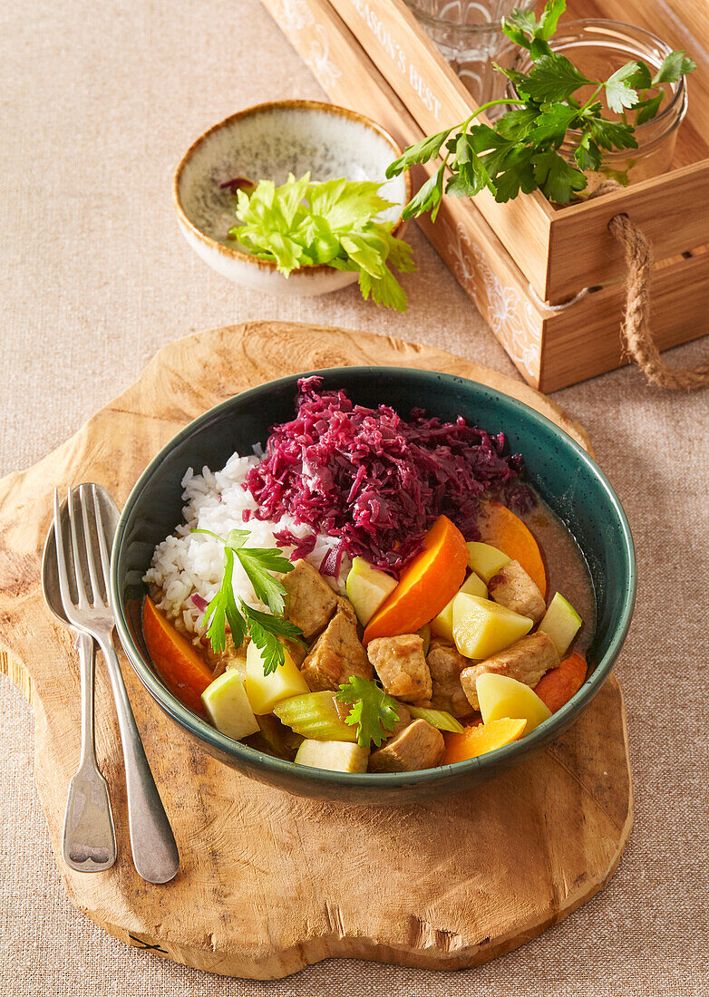 Pork stew with apples and pumpkin