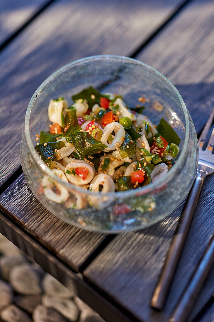Tintenfisch-Wakame-Salat