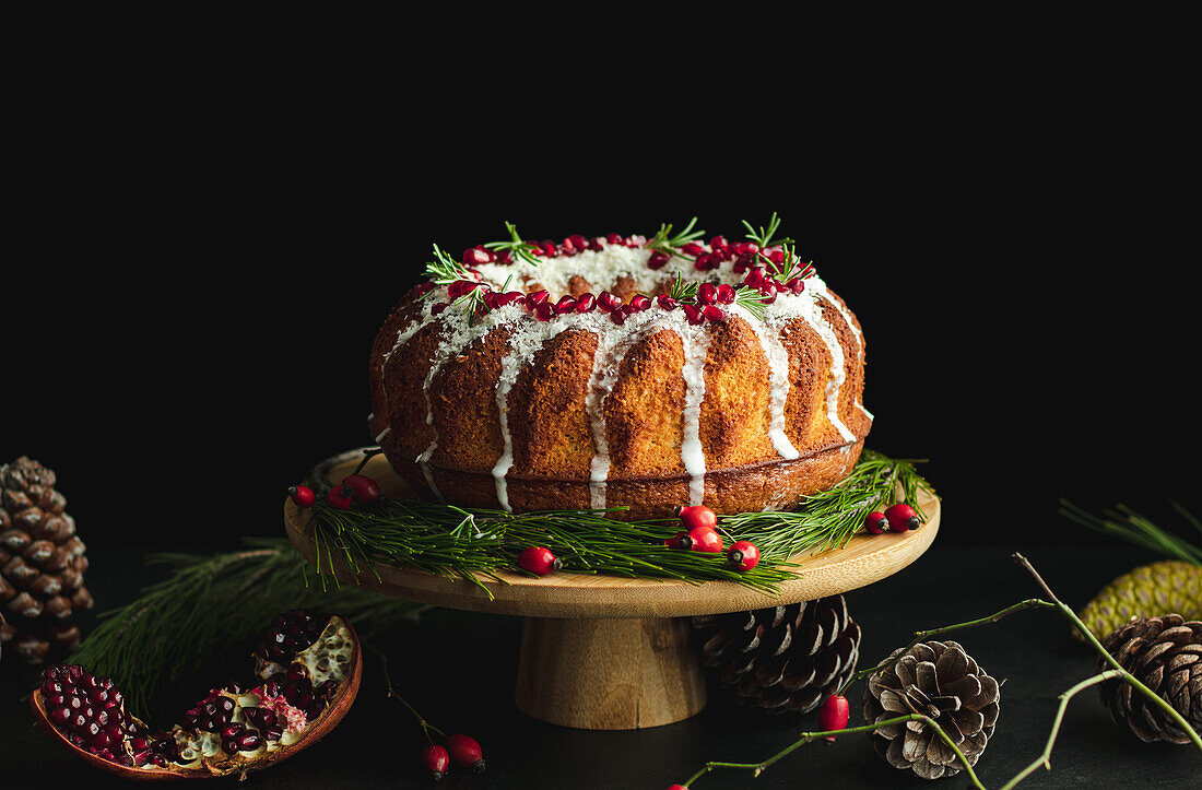 Bundt Cake mit Granatapfelkernen zu Weihnachten