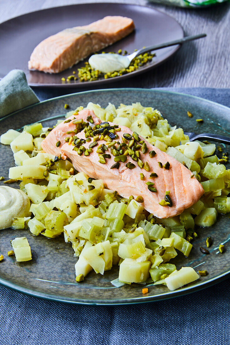 Low-carb salmon with pistachios on a bed of vegetables