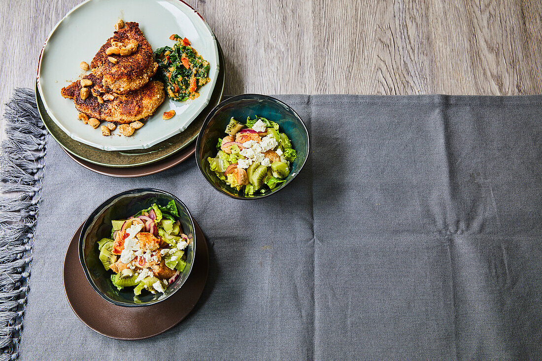 Low-Carb-Schnitzel mit Salat