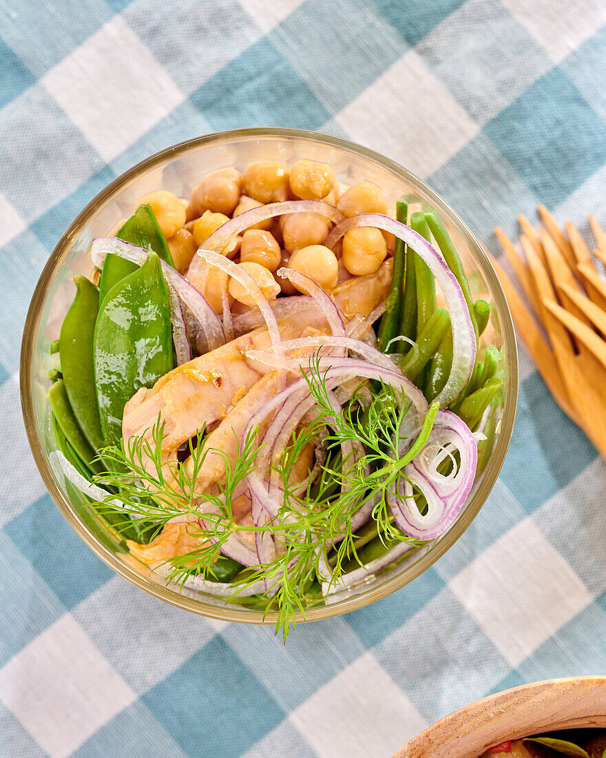 Tuna and chickpea salad